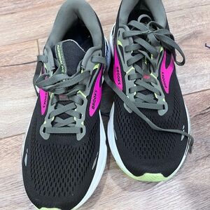 Brooks Adrenaline GTS. Almost New!